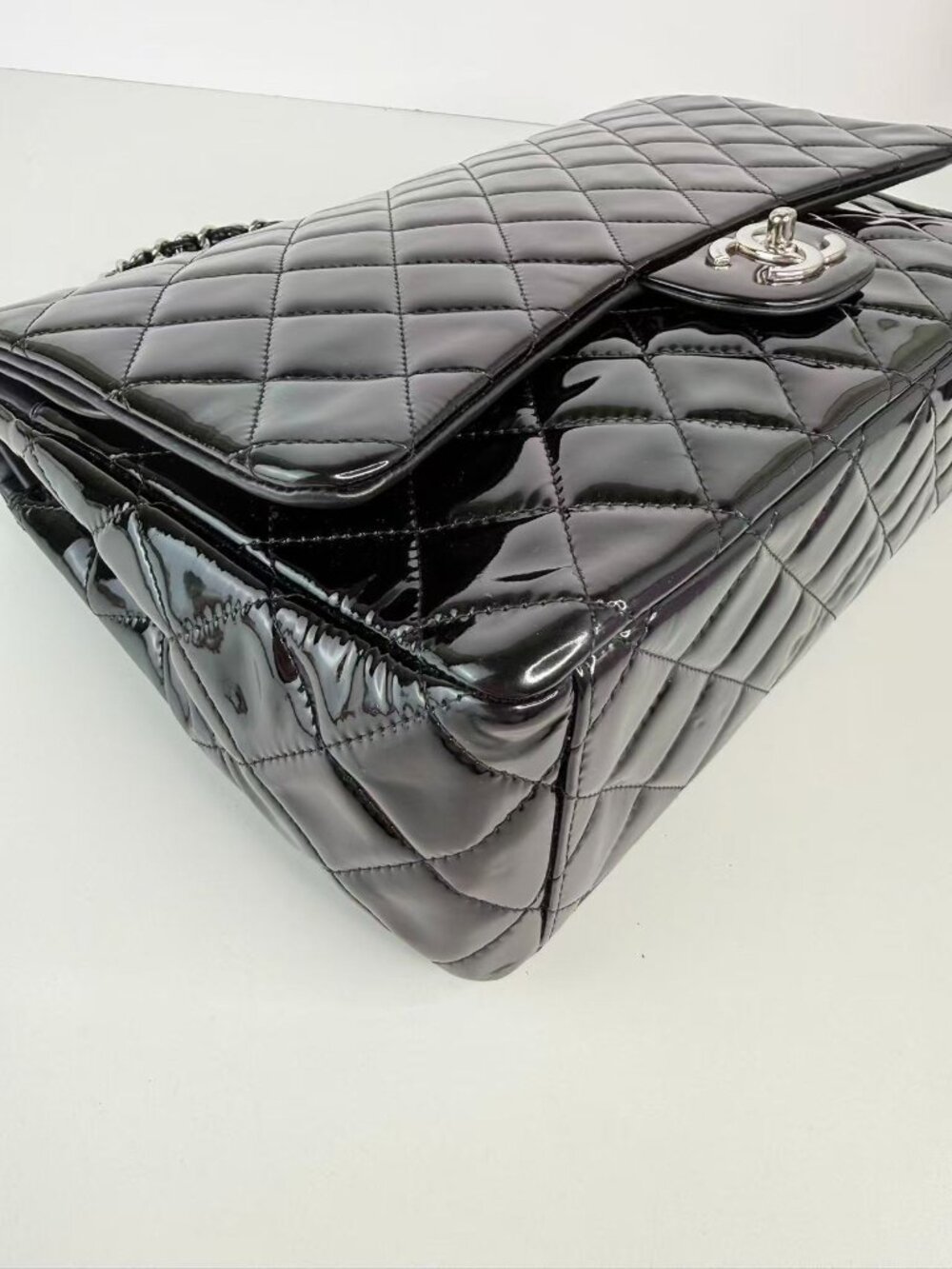 Channel classic flag shoulder bag - Picture 9 of 14